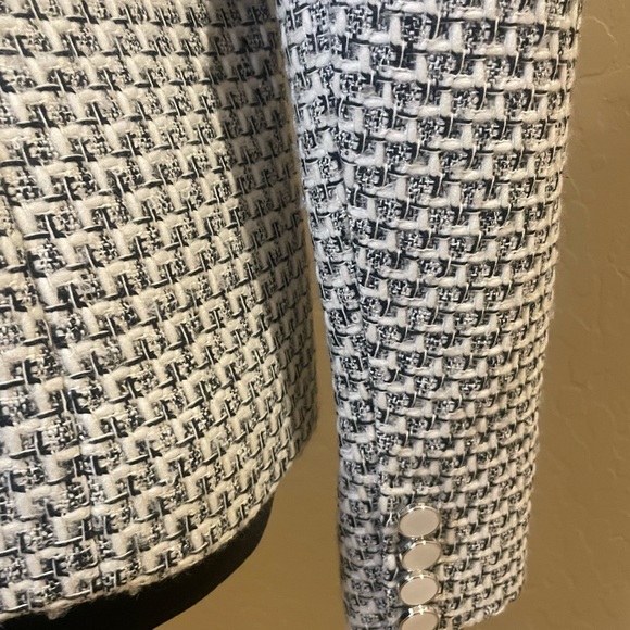 NWT ECRU Black and White Bouclé Tweed Jacket - Picture 4 of 7